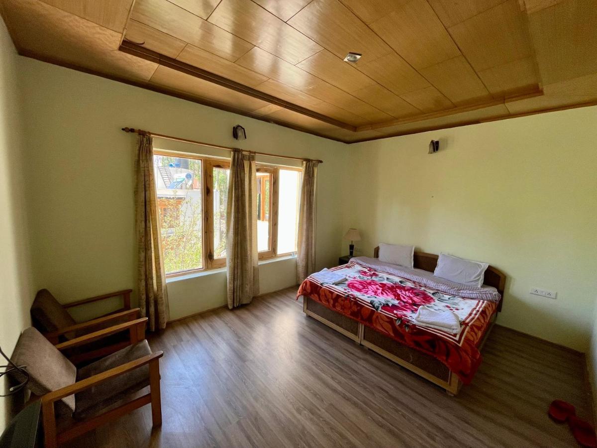 Niri-La Guest House เลห์ ภายนอก รูปภาพ