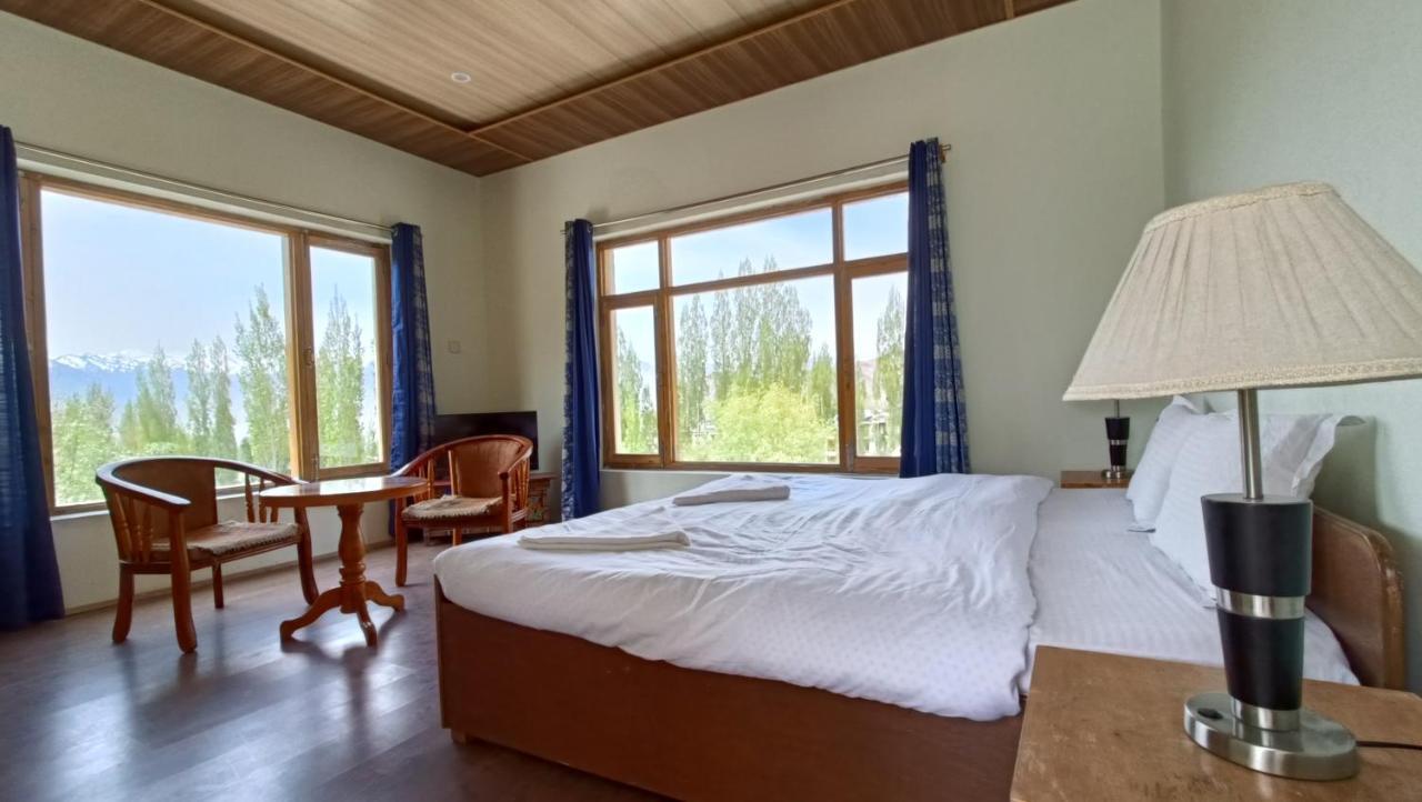Niri-La Guest House เลห์ ภายนอก รูปภาพ